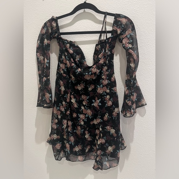 NWT Stradivarius Women's floral dress - Picture 5 of 9